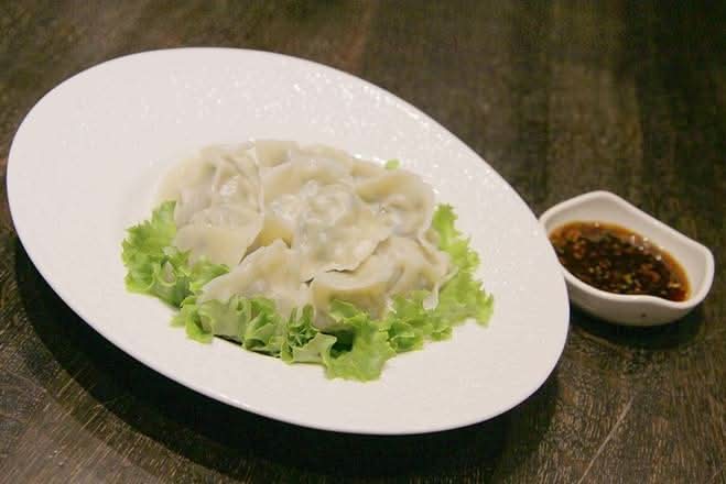 Boiled Chive and Pork Dumplings 韭菜豬肉水餃